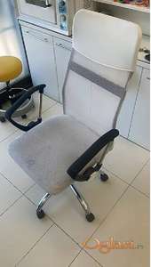 Ergonomska kancelarijska stolica sa mrežastim naslonom